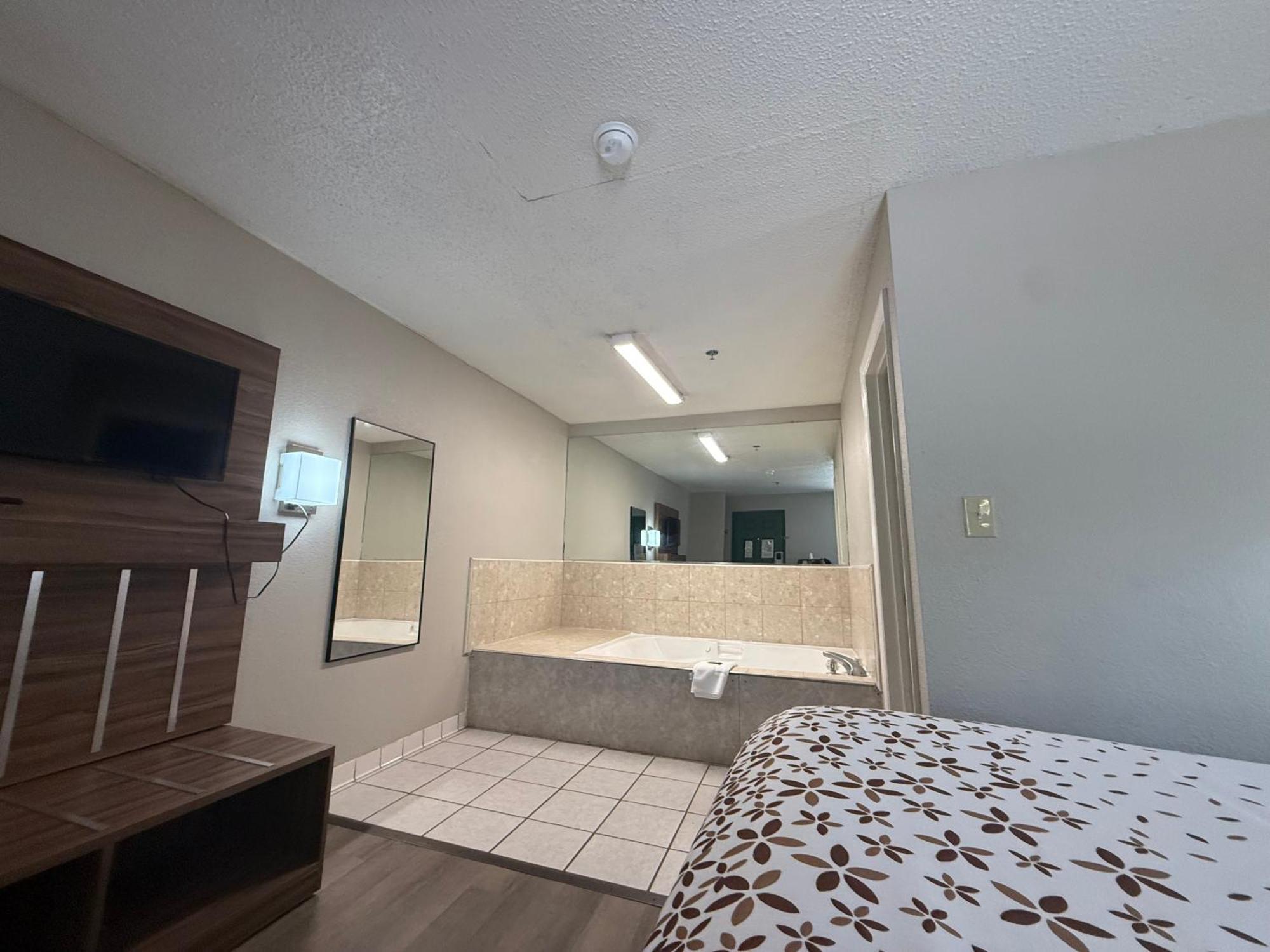 Country Hearth Inn & Suites Augusta Eksteriør bilde