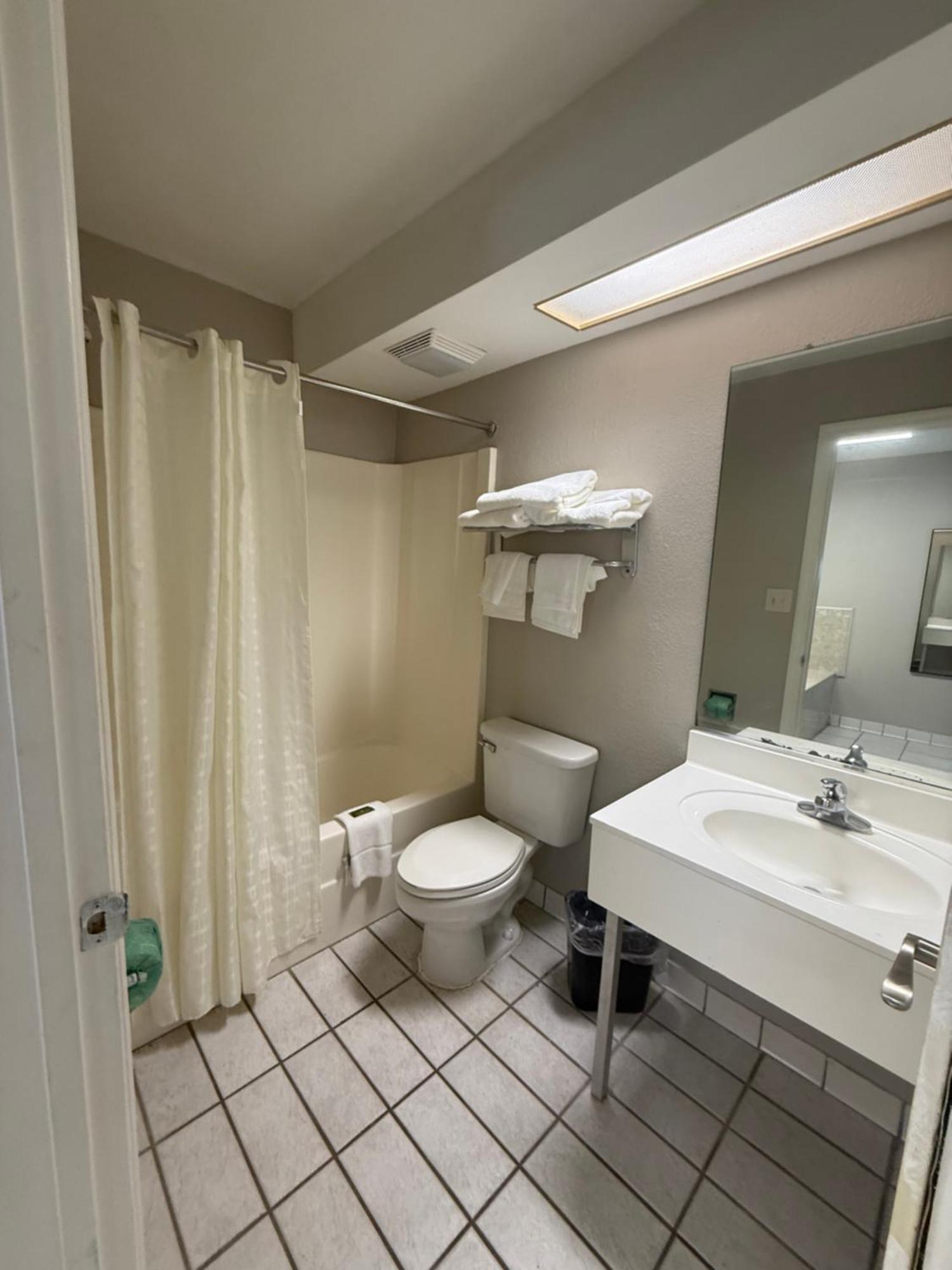 Country Hearth Inn & Suites Augusta Eksteriør bilde