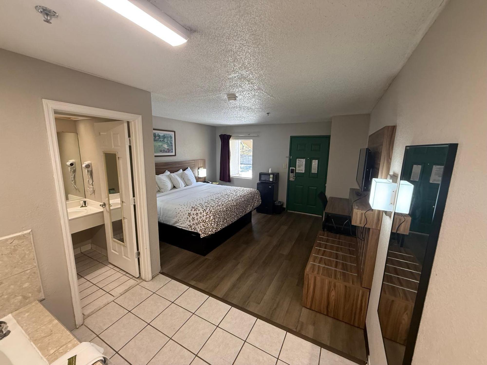 Country Hearth Inn & Suites Augusta Eksteriør bilde