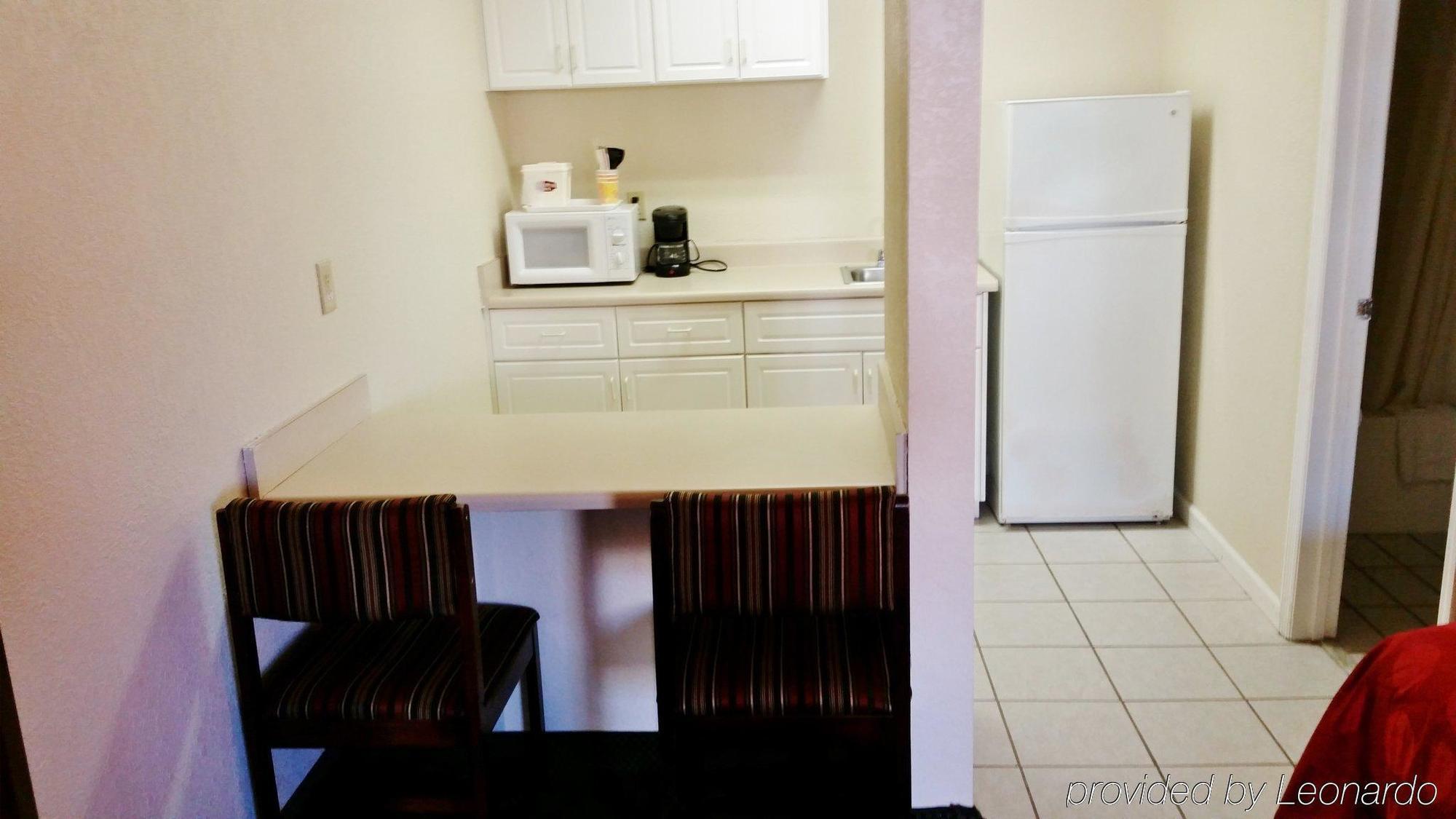 Country Hearth Inn & Suites Augusta Eksteriør bilde