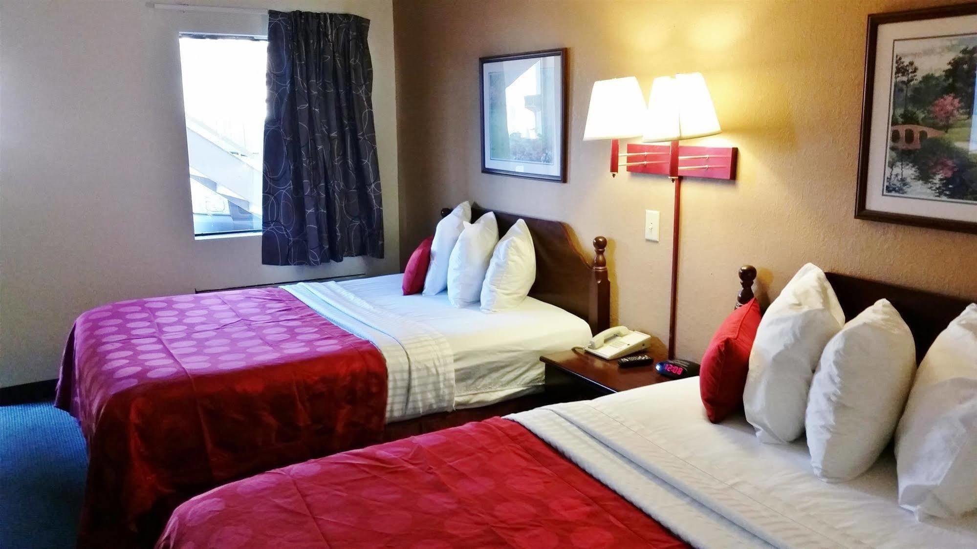 Country Hearth Inn & Suites Augusta Eksteriør bilde