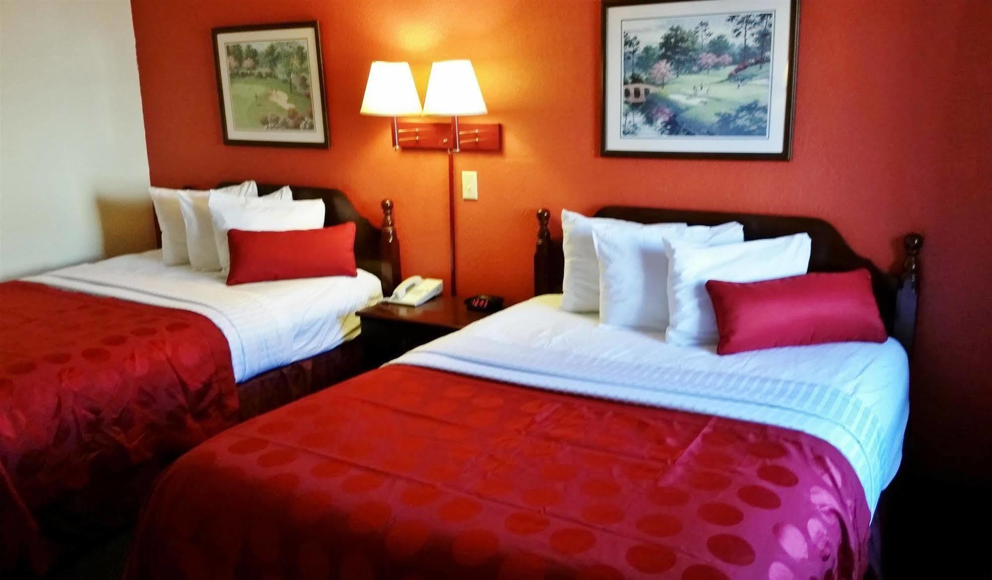 Country Hearth Inn & Suites Augusta Eksteriør bilde